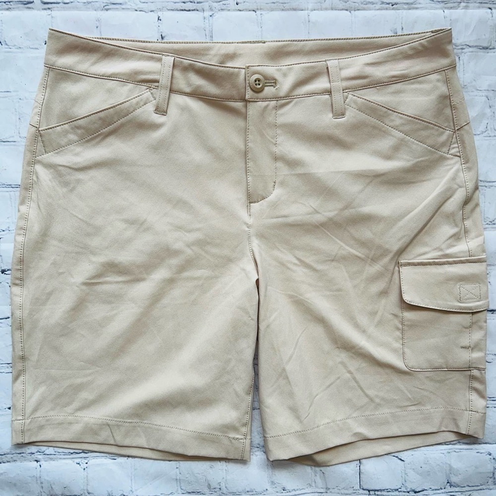 NWOT Women’s size 10 Eddie Bauer Khaki Hiking Cargo Shorts